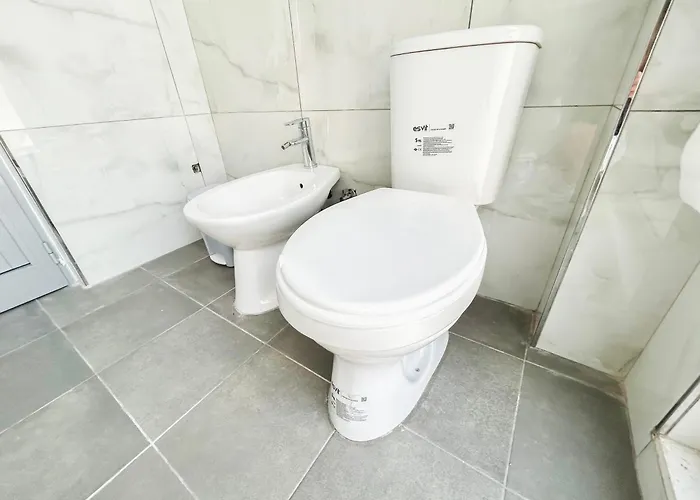 The Azure Embrace Daire *